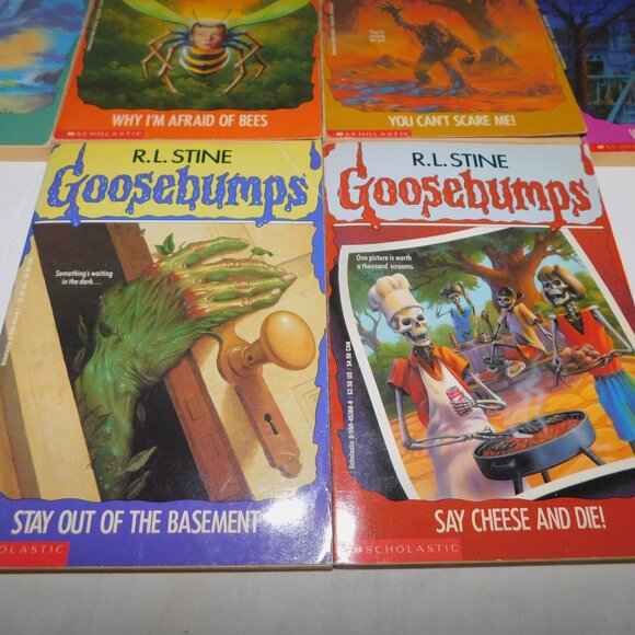 Set / Lot 10 Vintage 90s R.L. Stine Goosebumps Paperback Books - Picture 6 of 6